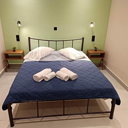 Newly Renovated Apartment Next To The Port Mantouki Bagian luar foto