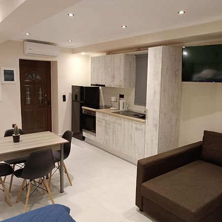 Newly Renovated Apartment Next To The Port Mantouki Bagian luar foto