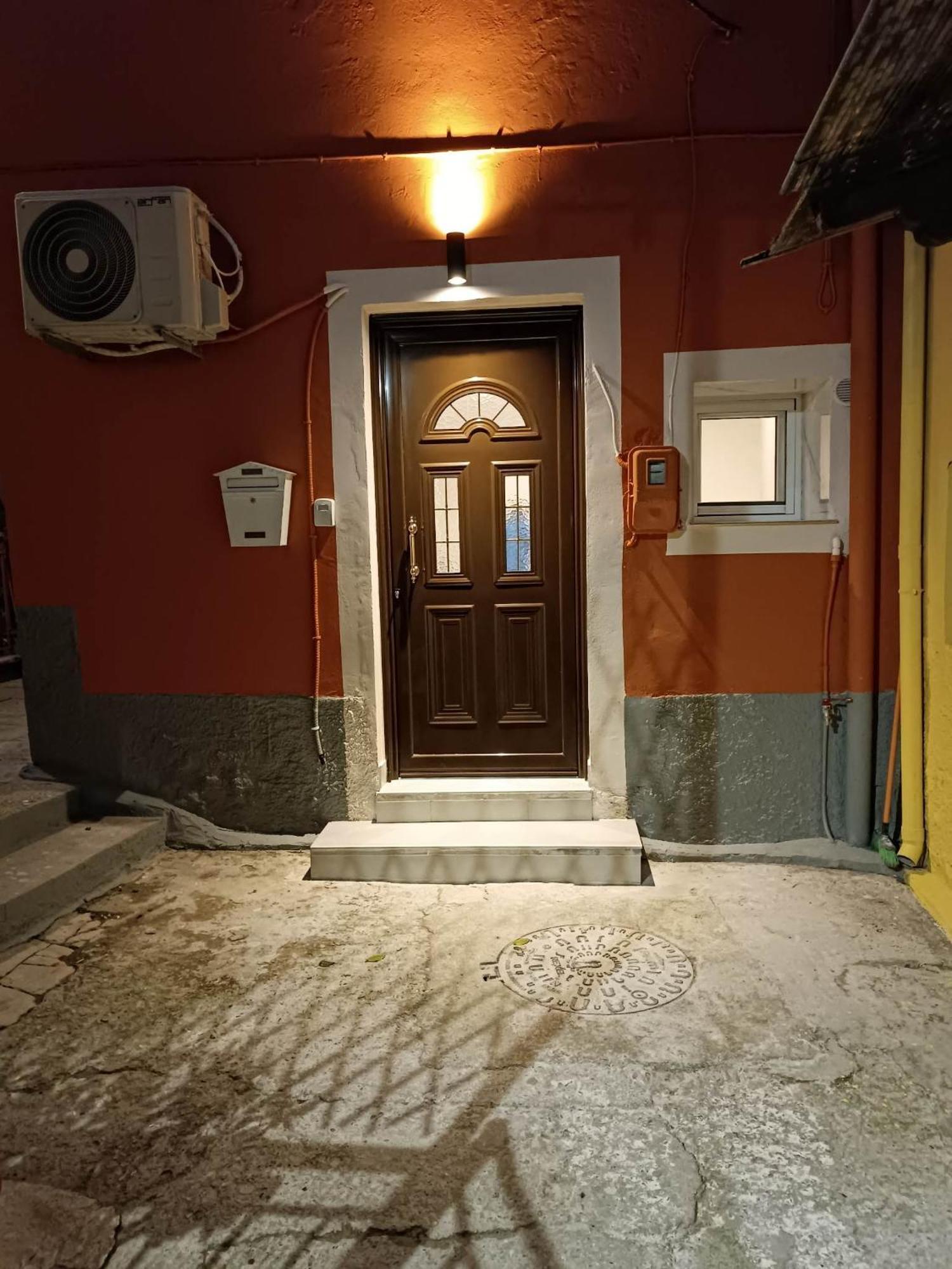 Newly Renovated Apartment Next To The Port Mantouki Bagian luar foto
