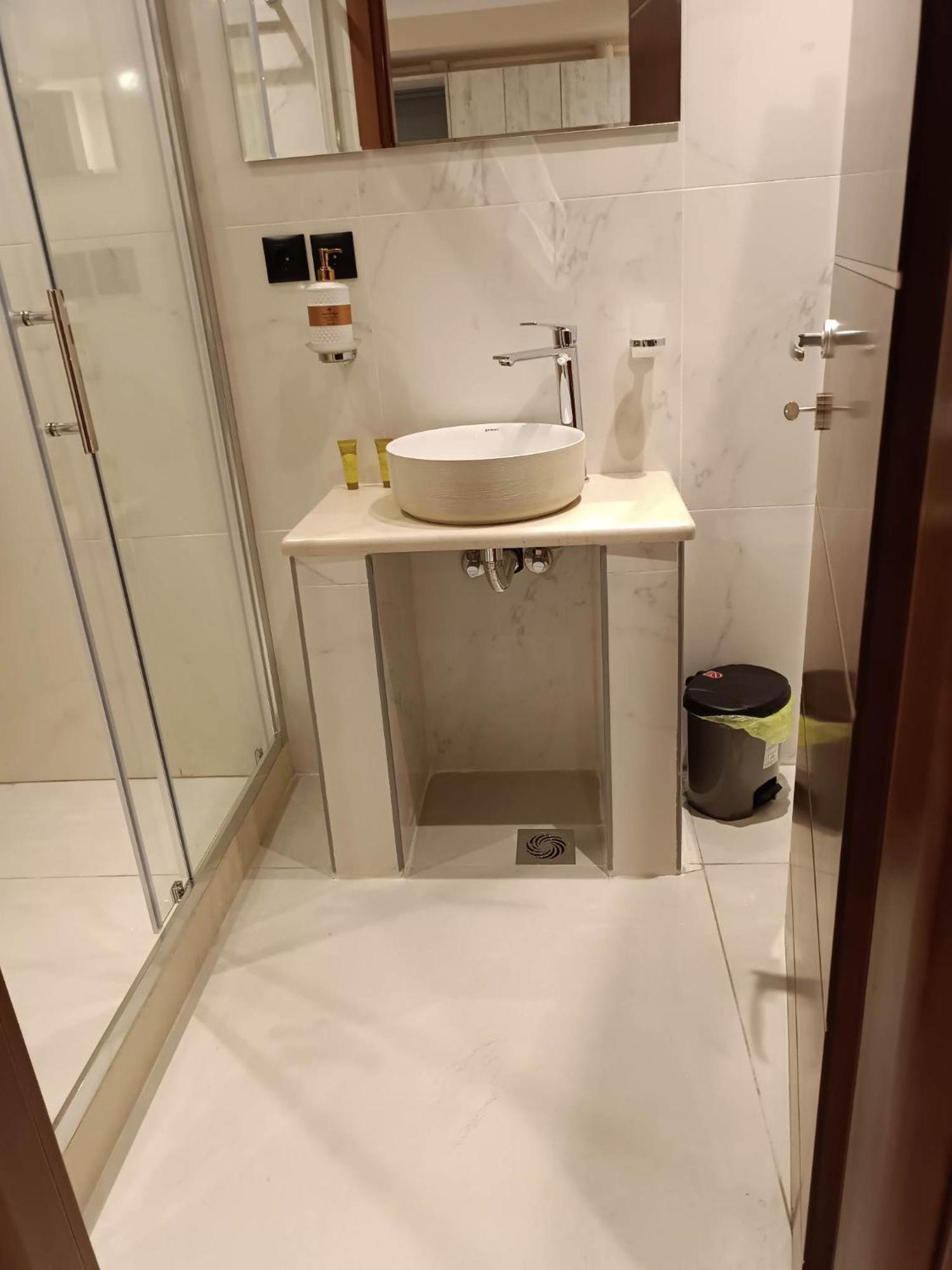 Newly Renovated Apartment Next To The Port Mantouki Bagian luar foto