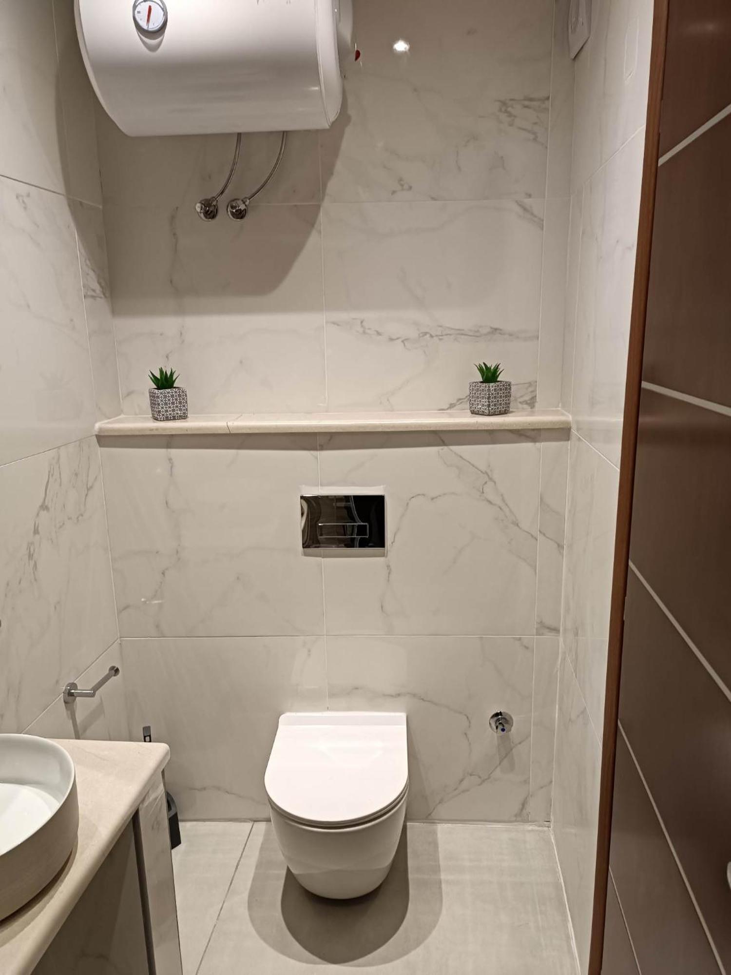Newly Renovated Apartment Next To The Port Mantouki Bagian luar foto