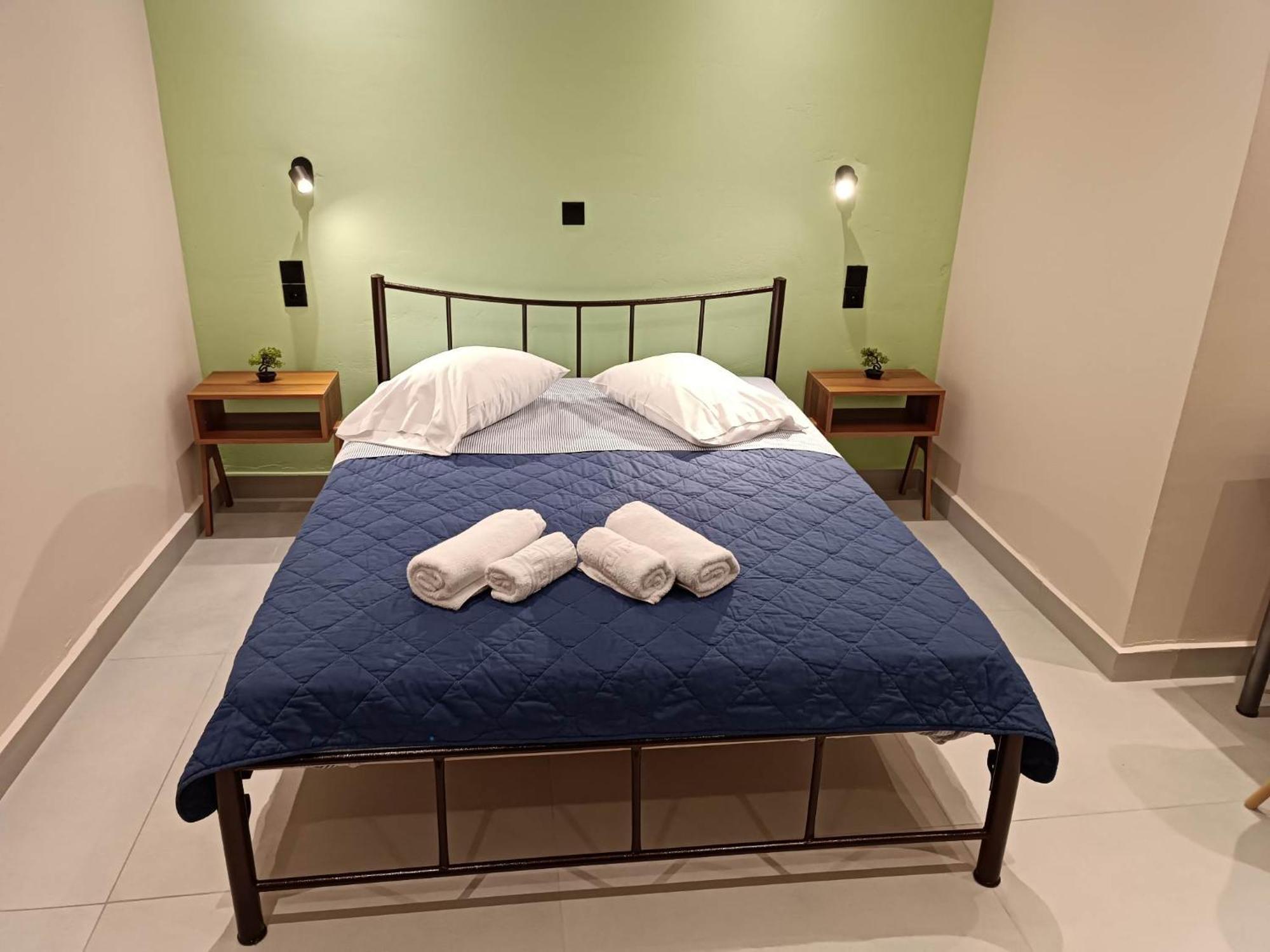 Newly Renovated Apartment Next To The Port Mantouki Bagian luar foto