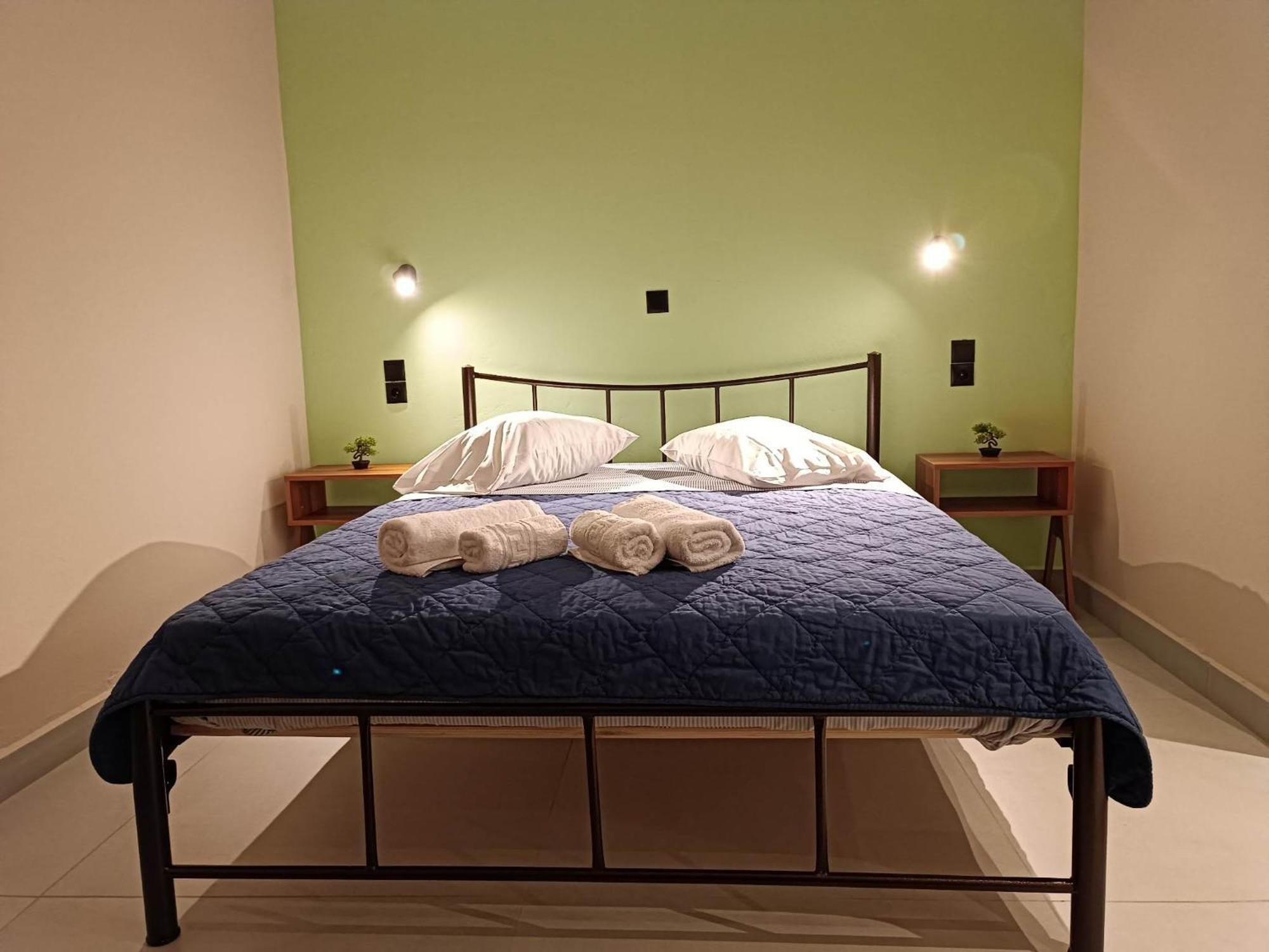 Newly Renovated Apartment Next To The Port Mantouki Bagian luar foto