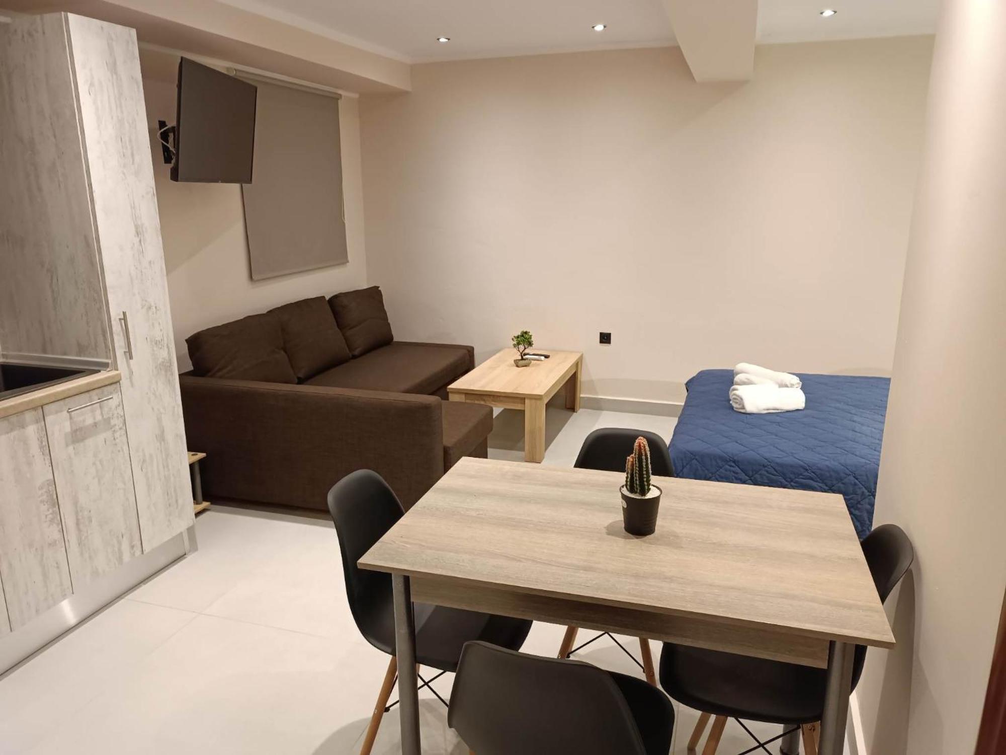 Newly Renovated Apartment Next To The Port Mantouki Bagian luar foto