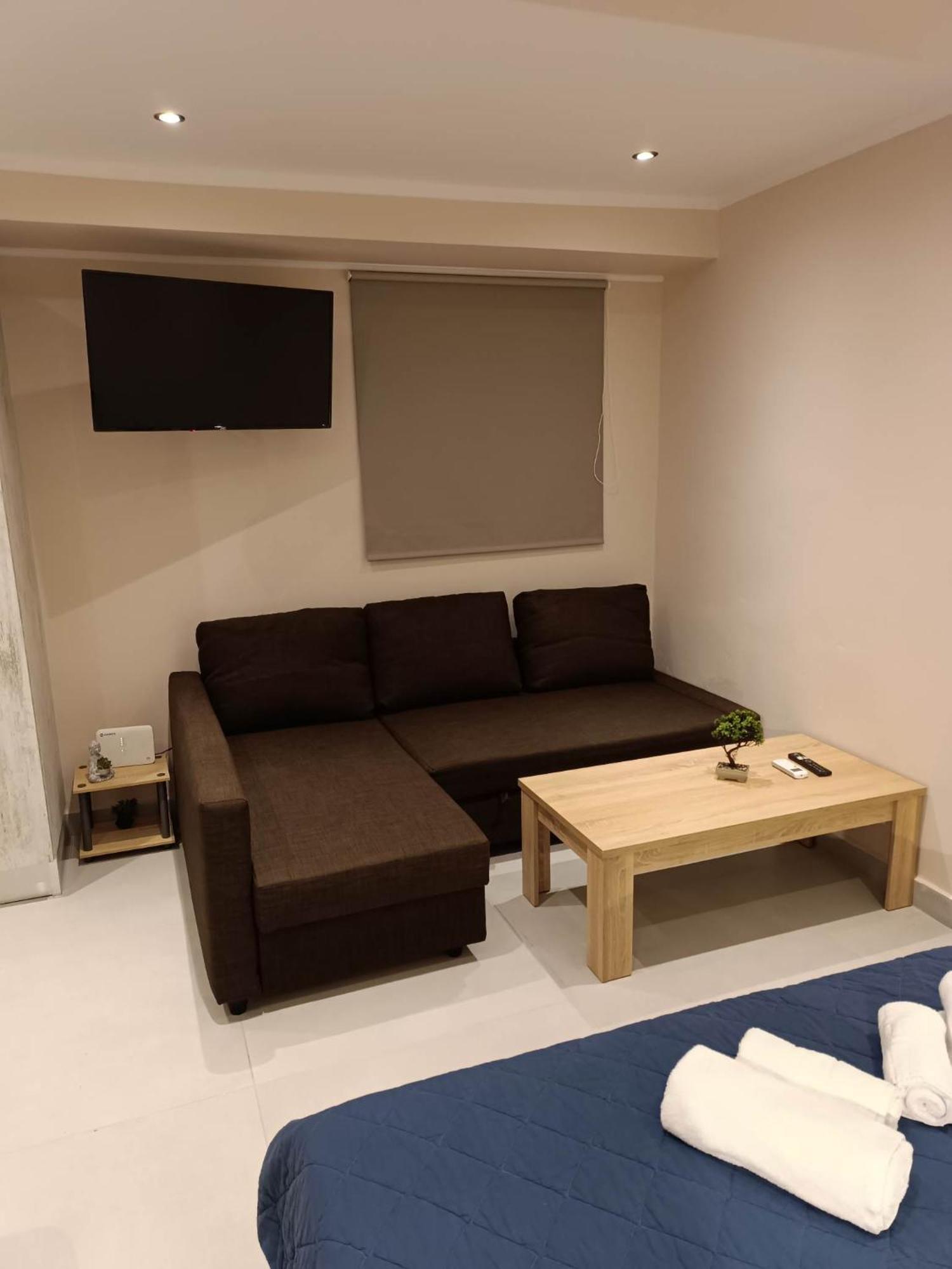 Newly Renovated Apartment Next To The Port Mantouki Bagian luar foto
