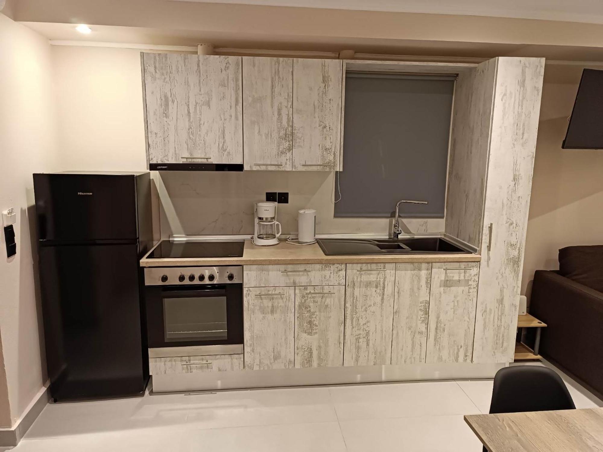 Newly Renovated Apartment Next To The Port Mantouki Bagian luar foto