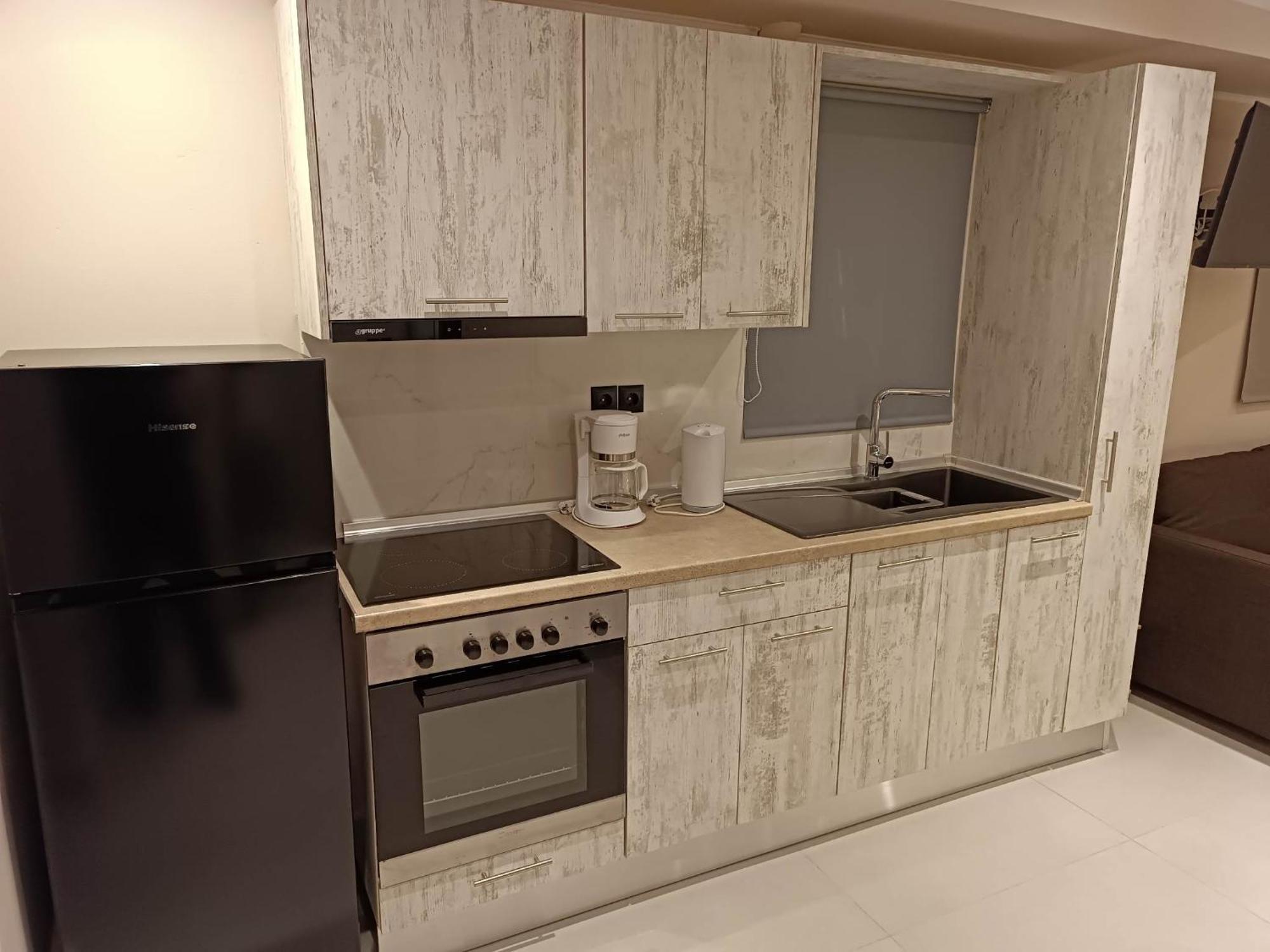 Newly Renovated Apartment Next To The Port Mantouki Bagian luar foto